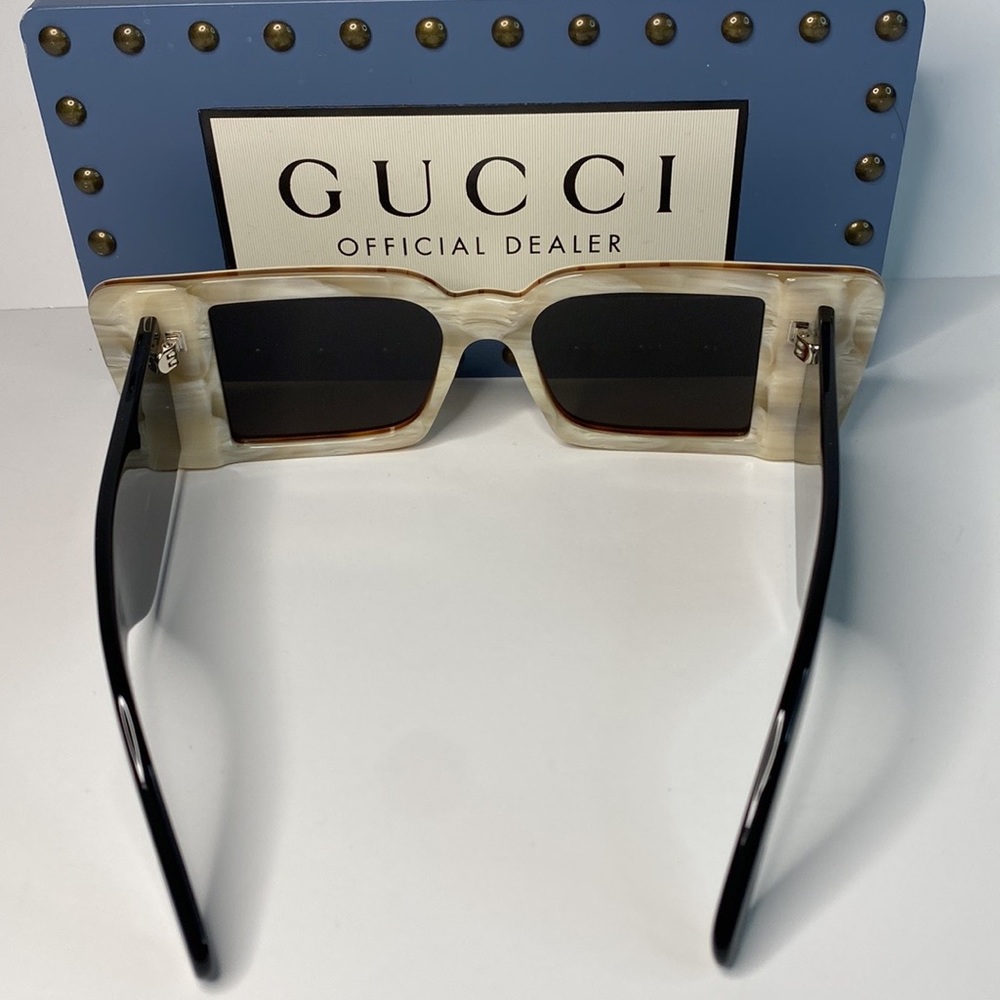 Authentic- New GUCCI Acetate Rectangular Flap GG0543S Sunglasses White Black - Picture 15 of 17
